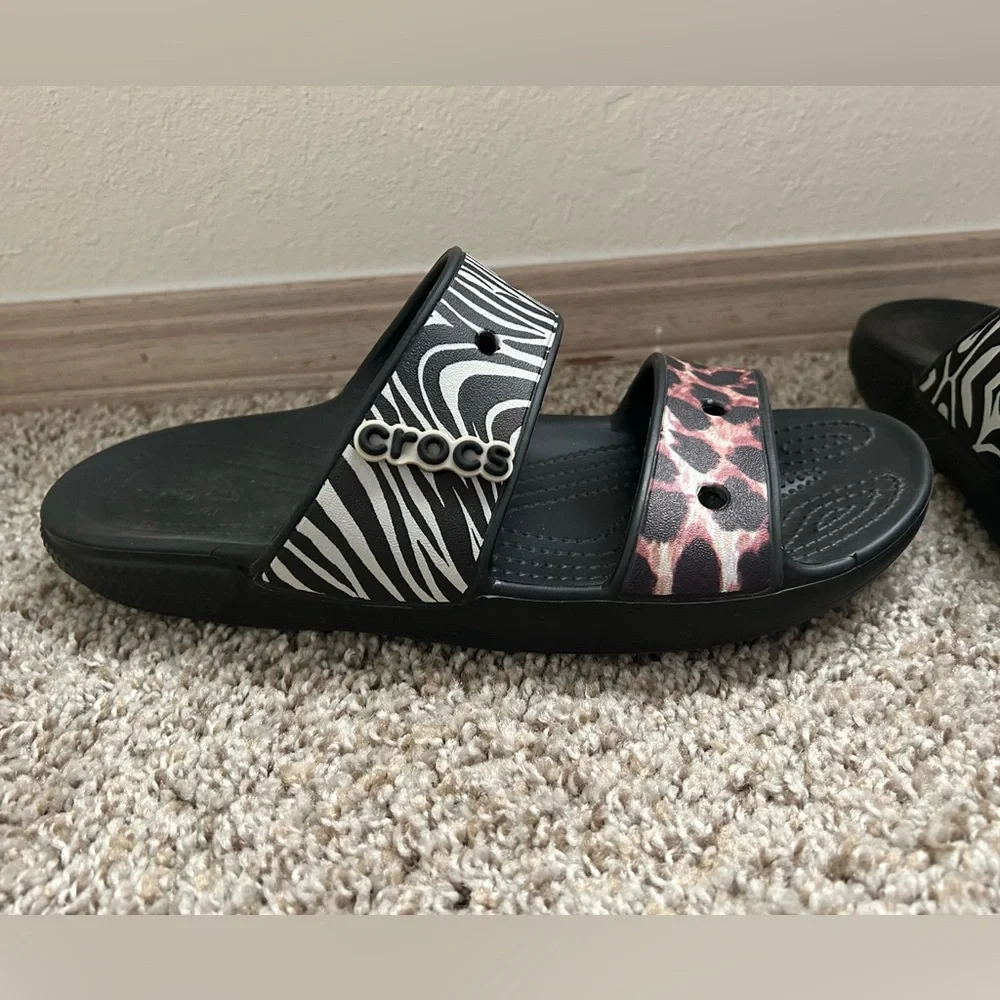 Crocs Unisex Classic Animal Remix Two-Strap Slide Sandals Women's 10 Men's 8 Blk - Picture 2 of 10